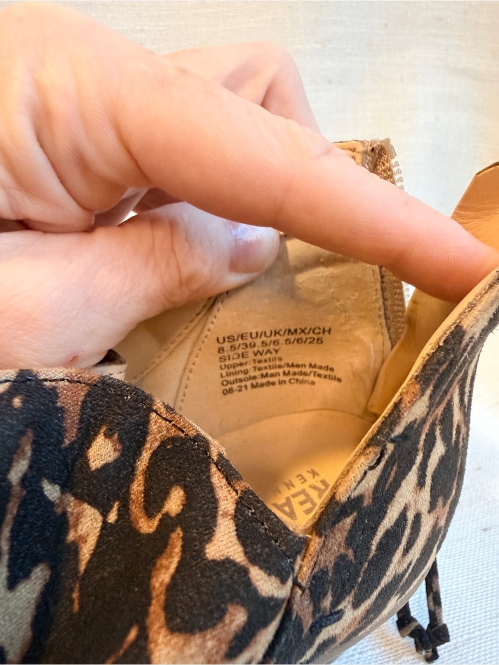 Kenneth Cole Reaction Side Way Leopard Booties Women’s 8.5 Pointed Toe - Picture 8 of 9